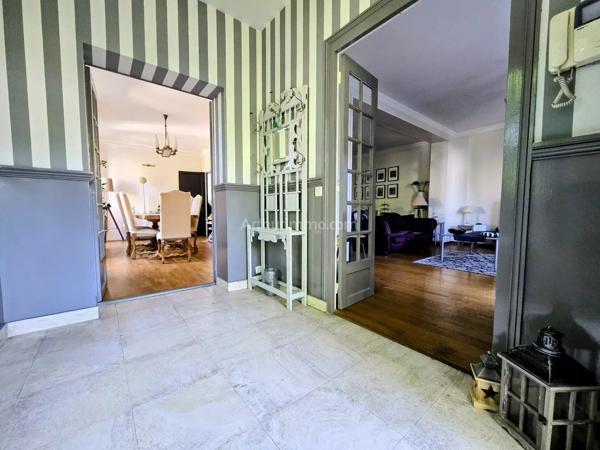 Vente                                                      Propriété
                        
                     12 pièces                      221 m2                     à Nogent-sur-Marne