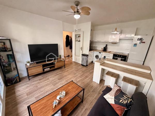 Situé dans la ville de Villepinte, au sein d'une petite copropriété, proche de toutes commodités.

Venez découvrir ce charmant appartement SANS TRAVAUX À PRÉVOIR construit en 2019 de type F2 mesurant 37m² situé au 1er étage sur 4 (avec ascenseur), il se compose d'une entrée desservant un salon avec cuisine ouverte de 16m² donnant sur un balcon de 5m², une chambre de 12m² et une salle de bains avec WC.

Une place de parking située au sous sol vient compléter le bien.

Taxe foncière : 1146€
Charges de copropriété : 110€ / Mois (Entretien des parties communes, eau froide)

Bonus :
- Norme PMR
- Fenêtres double vitrage PVC
- Volets roulant PVC
- Tableau électrique OK
- Fibre
- Interphone avec visio
- Local vélos et poussettes
- Caméras dans les parties communes

Commodités :
- Boulangerie, pharmacie, Franprix, G20, banques à 2min à pied
- Carrefour Tremblay et Auchan Villepinte à 5min à pied
- Aéroville à 20min en voiture
- RER B Villepinte (Vert Galant) et Bus à 200m
- A104 à 5min et N3, A1 à 10min
- Aéroport Roissy Charles de Gaulle à 20min
- Metro Ligne 16 prévu pour 2030
- Crèches à 5min à pied 
- Maternelle, primaire et collège à 10min à pied
- Lycée 10min en voiture

Disponible 7jrs/7 n'hésitez pas à me contacter pour faire une visite ou avoir plus d'infos concernant ce bien.

>> 100% OUVERT AU PARTAGE INTER AGENCE !! <<