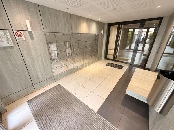 Situé dans la ville de Villepinte, au sein d'une petite copropriété, proche de toutes commodités.

Venez découvrir ce charmant appartement SANS TRAVAUX À PRÉVOIR construit en 2019 de type F2 mesurant 37m² situé au 1er étage sur 4 (avec ascenseur), il se compose d'une entrée desservant un salon avec cuisine ouverte de 16m² donnant sur un balcon de 5m², une chambre de 12m² et une salle de bains avec WC.

Une place de parking située au sous sol vient compléter le bien.

Taxe foncière : 1146€
Charges de copropriété : 110€ / Mois (Entretien des parties communes, eau froide)

Bonus :
- Norme PMR
- Fenêtres double vitrage PVC
- Volets roulant PVC
- Tableau électrique OK
- Fibre
- Interphone avec visio
- Local vélos et poussettes
- Caméras dans les parties communes

Commodités :
- Boulangerie, pharmacie, Franprix, G20, banques à 2min à pied
- Carrefour Tremblay et Auchan Villepinte à 5min à pied
- Aéroville à 20min en voiture
- RER B Villepinte (Vert Galant) et Bus à 200m
- A104 à 5min et N3, A1 à 10min
- Aéroport Roissy Charles de Gaulle à 20min
- Metro Ligne 16 prévu pour 2030
- Crèches à 5min à pied 
- Maternelle, primaire et collège à 10min à pied
- Lycée 10min en voiture

Disponible 7jrs/7 n'hésitez pas à me contacter pour faire une visite ou avoir plus d'infos concernant ce bien.

>> 100% OUVERT AU PARTAGE INTER AGENCE !! <<