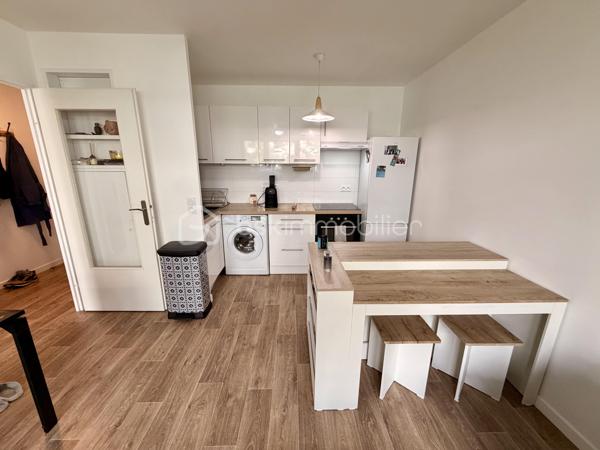 Situé dans la ville de Villepinte, au sein d'une petite copropriété, proche de toutes commodités.

Venez découvrir ce charmant appartement SANS TRAVAUX À PRÉVOIR construit en 2019 de type F2 mesurant 37m² situé au 1er étage sur 4 (avec ascenseur), il se compose d'une entrée desservant un salon avec cuisine ouverte de 16m² donnant sur un balcon de 5m², une chambre de 12m² et une salle de bains avec WC.

Une place de parking située au sous sol vient compléter le bien.

Taxe foncière : 1146€
Charges de copropriété : 110€ / Mois (Entretien des parties communes, eau froide)

Bonus :
- Norme PMR
- Fenêtres double vitrage PVC
- Volets roulant PVC
- Tableau électrique OK
- Fibre
- Interphone avec visio
- Local vélos et poussettes
- Caméras dans les parties communes

Commodités :
- Boulangerie, pharmacie, Franprix, G20, banques à 2min à pied
- Carrefour Tremblay et Auchan Villepinte à 5min à pied
- Aéroville à 20min en voiture
- RER B Villepinte (Vert Galant) et Bus à 200m
- A104 à 5min et N3, A1 à 10min
- Aéroport Roissy Charles de Gaulle à 20min
- Metro Ligne 16 prévu pour 2030
- Crèches à 5min à pied 
- Maternelle, primaire et collège à 10min à pied
- Lycée 10min en voiture

Disponible 7jrs/7 n'hésitez pas à me contacter pour faire une visite ou avoir plus d'infos concernant ce bien.

>> 100% OUVERT AU PARTAGE INTER AGENCE !! <<