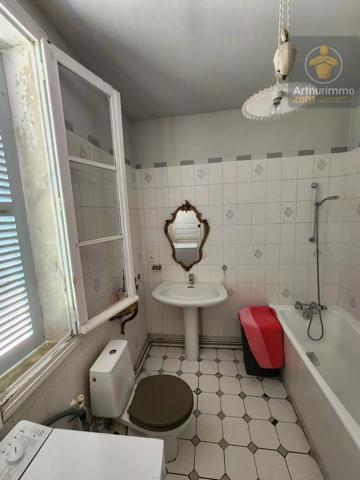 Vente                                                      Maison
                        
                     3 pièces                      70 m2                     à Avaray