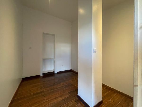 Maison de type 2 de plain-pied avec jardin