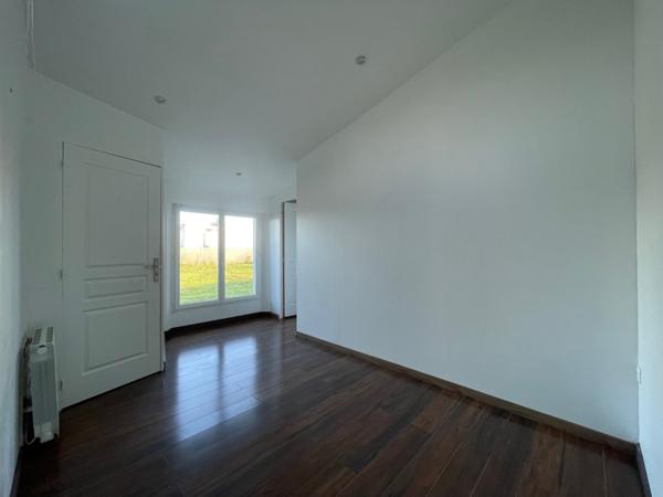 Maison de type 2 de plain-pied avec jardin