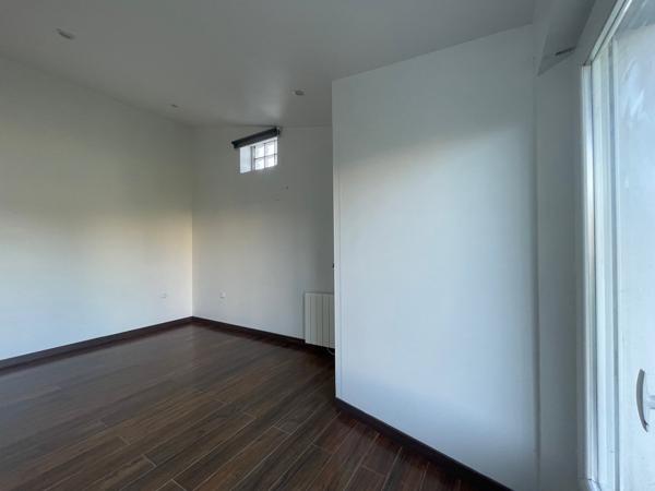 Maison de type 2 de plain-pied avec jardin