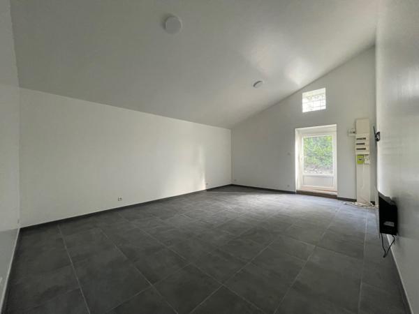 Maison de type 2 de plain-pied avec jardin