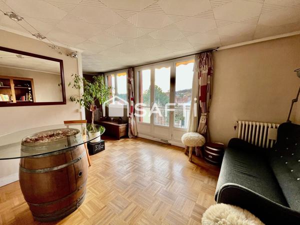 Traversant, proche des écoles, collège, transports et commerces