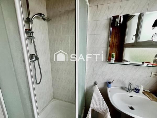 Traversant, proche des écoles, collège, transports et commerces