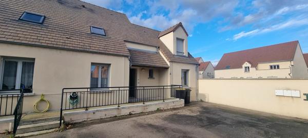 Location                                                      Maison
                        
                     5 pièces                      115 m2                     à Pont-sur-Yonne