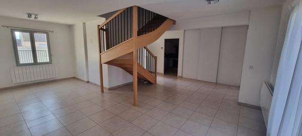 Location                                                      Maison
                        
                     5 pièces                      115 m2                     à Pont-sur-Yonne
