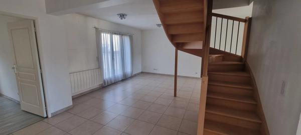Location                                                      Maison
                        
                     5 pièces                      115 m2                     à Pont-sur-Yonne