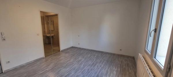 Location                                                      Maison
                        
                     5 pièces                      115 m2                     à Pont-sur-Yonne