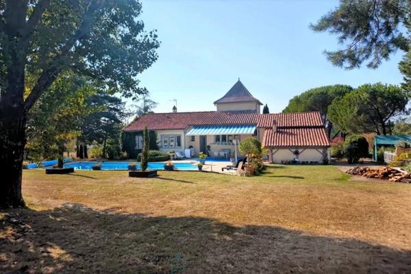 MAISON CONTEMPORAINE AVEC PISCINE, QUARTIER RESIDENTIEL