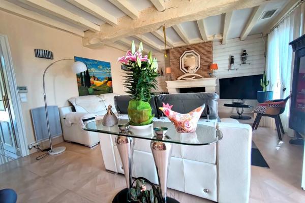 MAISON CONTEMPORAINE AVEC PISCINE, QUARTIER RESIDENTIEL