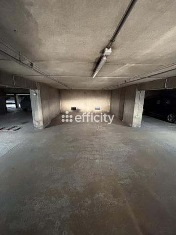 Parking
        
        - 25 m² 32 700 € *