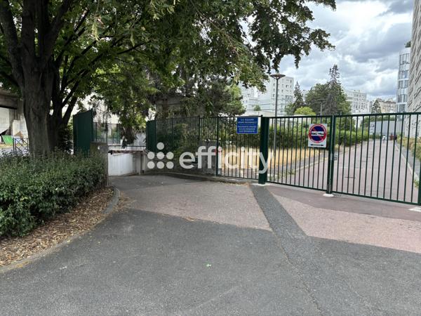 Parking
        
        - 25 m² 32 700 € *