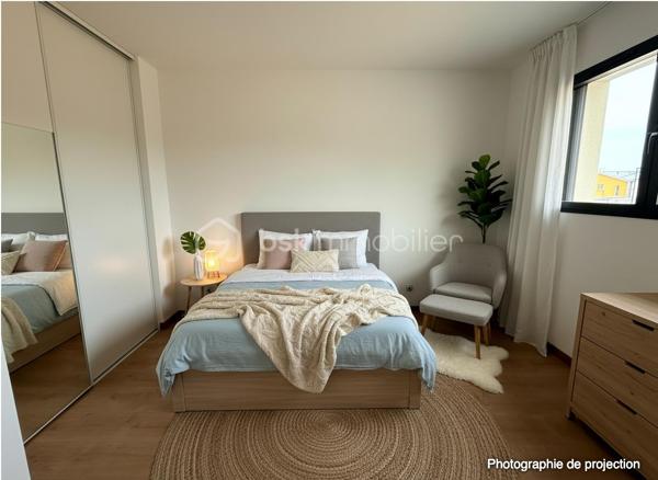 Située sur la commune prisée de Pacé, à seulement 10 minutes de Rennes et 3 minutes de la rocade, découvrez cette magnifique maison contemporaine neuve de 135 m² habitables, jamais occupée, offrant des prestations de qualité et un excellent confort de vie.

Dès l'entrée, vous serez séduits par une vaste pièce de vie lumineuse comprenant un salon-séjour spacieux ouvert sur une cuisine aménagée et entièrement équipée. Une buanderie ainsi qu'un WC indépendant complètent ce niveau.

Le rez-de-chaussée accueille également une belle suite parentale composée d'une chambre, d'un dressing et d'une salle d'eau privative avec douche et vasque.

À l'étage, vous trouverez trois chambres confortables avec placards intégrés, un WC indépendant ainsi qu'une grande salle de bains équipée d'une douche, d'une baignoire et d'un meuble double vasque.

À l'extérieur, profitez d'une agréable terrasse idéalement exposée, parfaite pour vos moments de détente en famille ou entre amis.

Côté confort, la maison est équipée d'une pompe à chaleur alimentant un plancher chauffant sur les deux niveaux ainsi que de panneaux solaires permettant de réduire significativement les consommations énergétiques.

Les atouts :

Maison neuve, jamais habitée
135 m² habitables
Garage
Suite parentale au rez-de-chaussée
4 chambres au total
Cuisine aménagée et équipée
Plancher chauffant sur les deux niveaux
Pompe à chaleur
Panneaux solaires
Terrasse bien exposée
À proximité immédiate de Rennes et des principaux axes routiers

Une opportunité rare sur le secteur de Pacé. À visiter sans tarder !