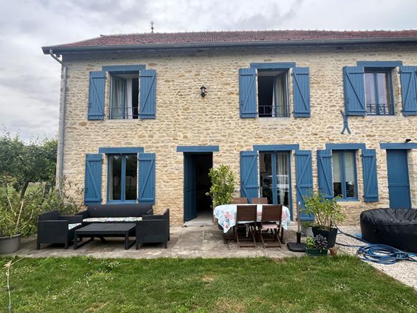 Maison mitoyenne avec cour - VIREY SOUS BAR
