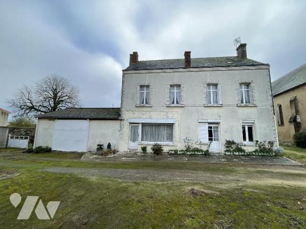 Saint Pierre à Champ, 
découvrez cette maison de bourg, offrant de beaux espaces et un fort po...