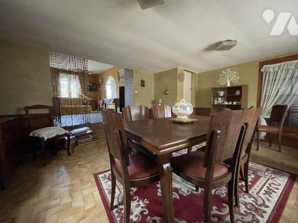 Saint Pierre à Champ, 
découvrez cette maison de bourg, offrant de beaux espaces et un fort po...