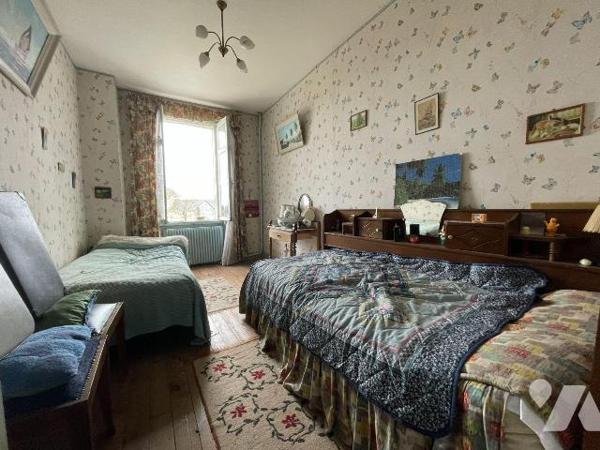 Saint Pierre à Champ, 
découvrez cette maison de bourg, offrant de beaux espaces et un fort po...