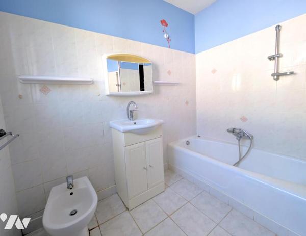 Maison 2 niveau - Garage - Terrain 