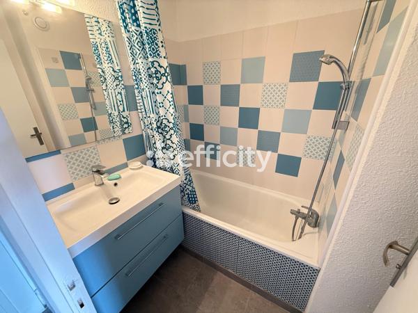Appartement
         2 pièces
        - 32 m² 159 000 € *