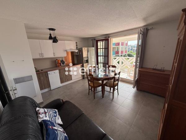 Appartement
         2 pièces
        - 32 m² 159 000 € *