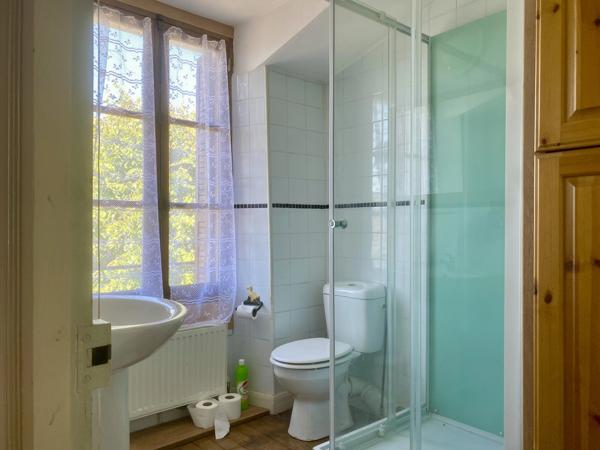 Jolie maison en pierre avec terrain et grange