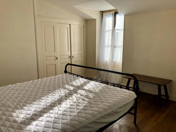 Jolie maison en pierre avec terrain et grange