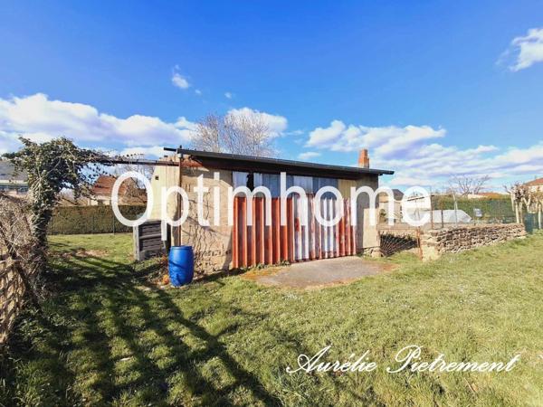 Maison à rafraîchir avec un atelier, un garage et terrain à Douzy