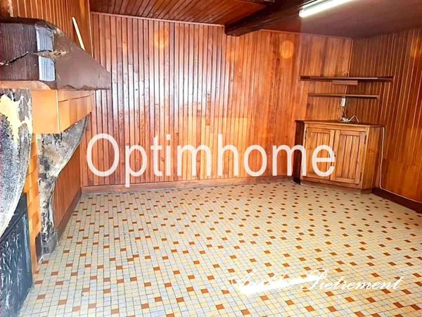 Maison à rafraîchir avec un atelier, un garage et terrain à Douzy