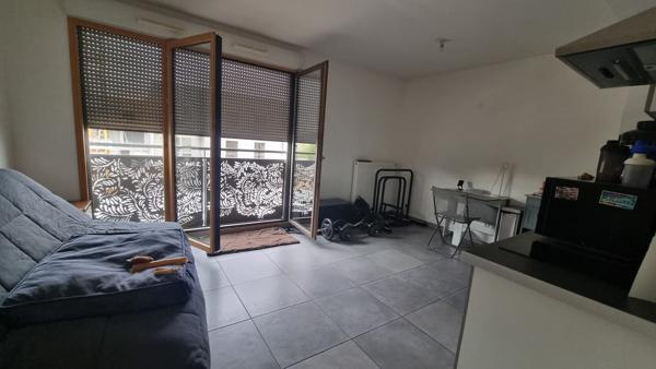 STUDIO LUMINEUX DE 30 M² avec garage fermé