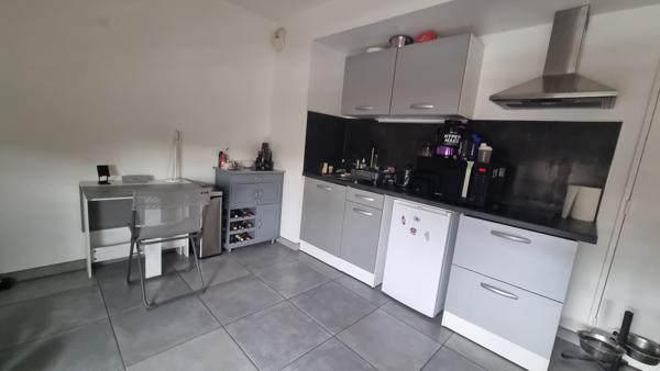STUDIO LUMINEUX DE 30 M² avec garage fermé