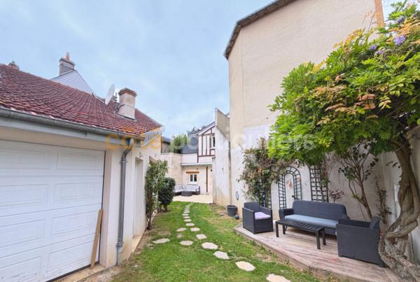 Vente
                Maison205 m² - 5 Pièces -
                    EVREUX (27000)