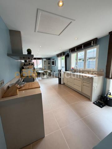 Vente
                Maison205 m² - 5 Pièces -
                    EVREUX (27000)