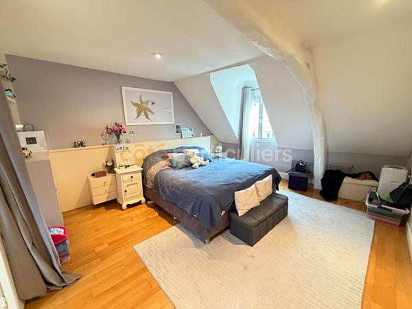 Vente
                Maison205 m² - 5 Pièces -
                    EVREUX (27000)