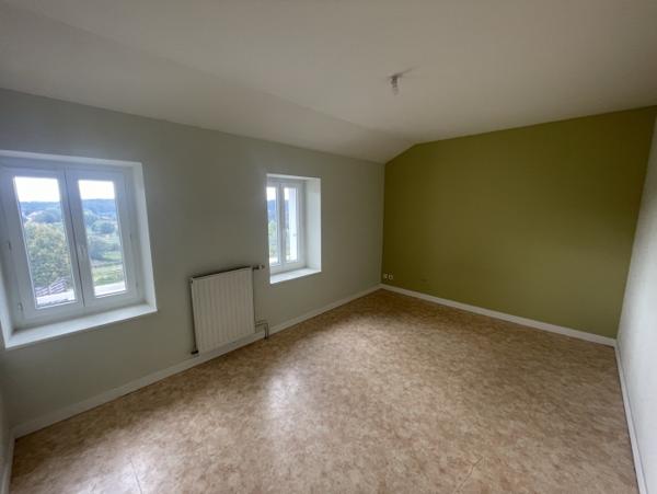 Location Appartement 4 pièces Raucoules (43290) - centre-ville