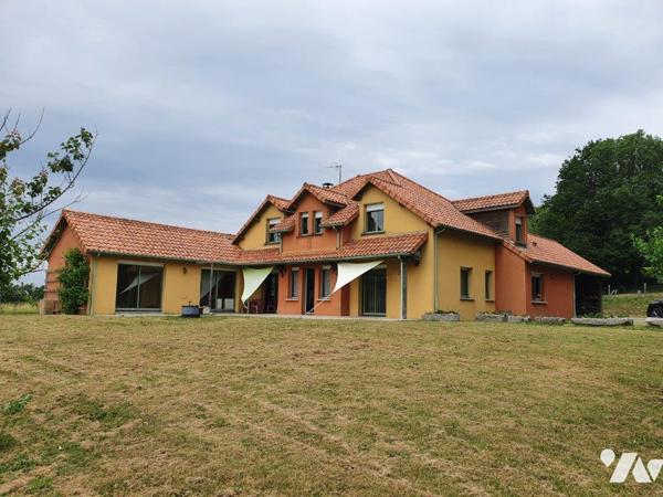 Maison d'Architecte (2004), élevée sur deux niveaux, couverte en tuiles comprenant : 
-	De pla...