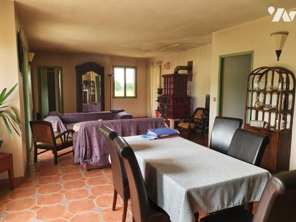 Maison d'Architecte (2004), élevée sur deux niveaux, couverte en tuiles comprenant : 
-	De pla...