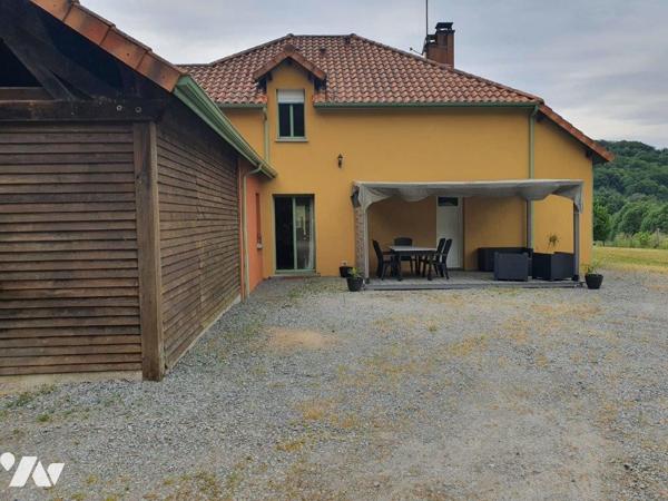 Maison d'Architecte (2004), élevée sur deux niveaux, couverte en tuiles comprenant : 
-	De pla...