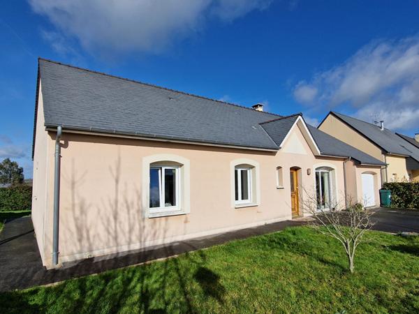 Maison Montsurs Saint Cenere 5 pièce(s) 118 m2