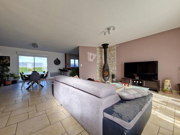 Maison Montsurs Saint Cenere 5 pièce(s) 118 m2