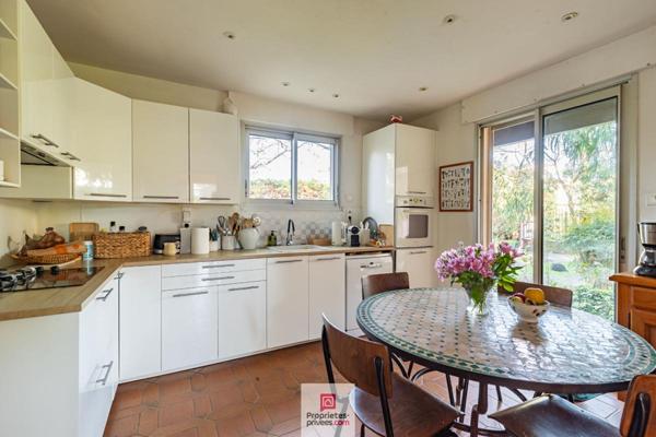 Maison  6 pièce(s) 270 m2