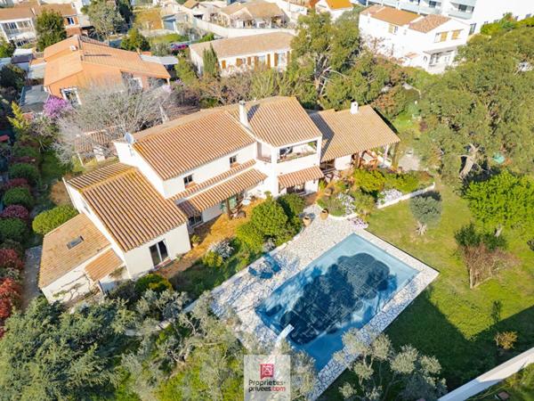 Maison  6 pièce(s) 270 m2