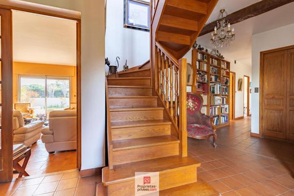 Maison  6 pièce(s) 270 m2