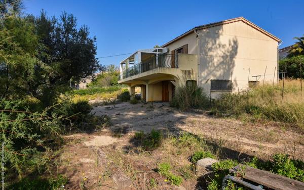 Maison à vendre    6 pièces •  Sanary-sur-Mer