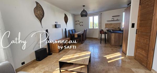 Bel espace de vie et lumineux