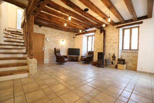 MAISON ANCIENNE RENOVEE - 7 PIECES - GARAGE