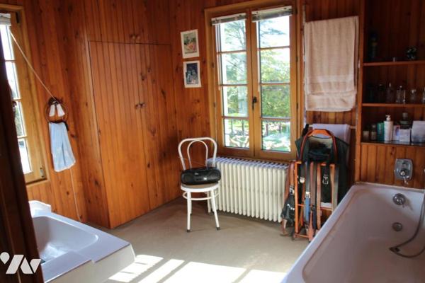 LA CRECHE PROCHE CENTRE-BOURG, BELLE MAISON DE CARACTERE DE 196M2 HABITABLE AVEC PISCINE 