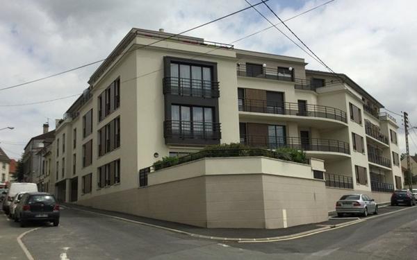 Stationnement à louer    10 m2 Dammartin-en-Goële